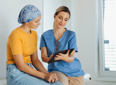 חולי סרטן צעירים: נתונים ומידע על קיומן של מרפאות ייעודיות וסיוע בחזרה לשוק העבודה